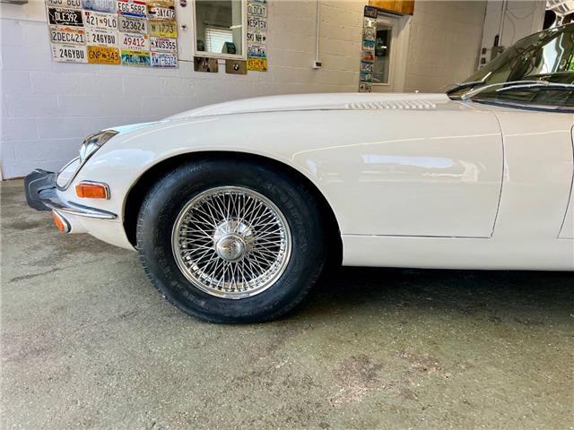Jaguar-E-Type-Roadster-1973-5