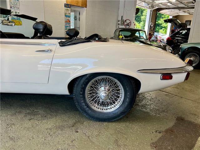 Jaguar-E-Type-Roadster-1973-6