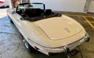 Jaguar-E-Type-Roadster-1973-7