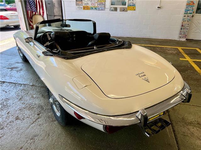 Jaguar-E-Type-Roadster-1973-7