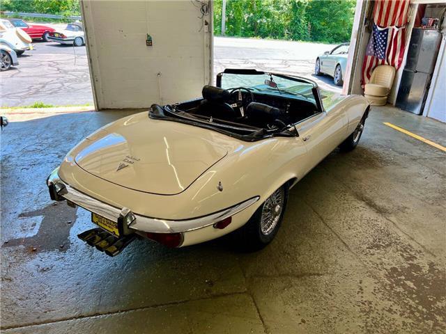 Jaguar-E-Type-Roadster-1973-9