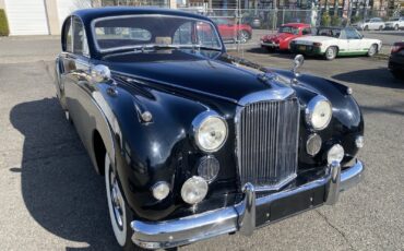 Jaguar-MK-IX-1961-11