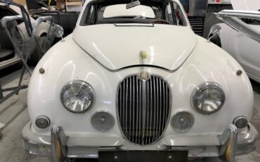 Jaguar-MK2-1963-Sedan-15