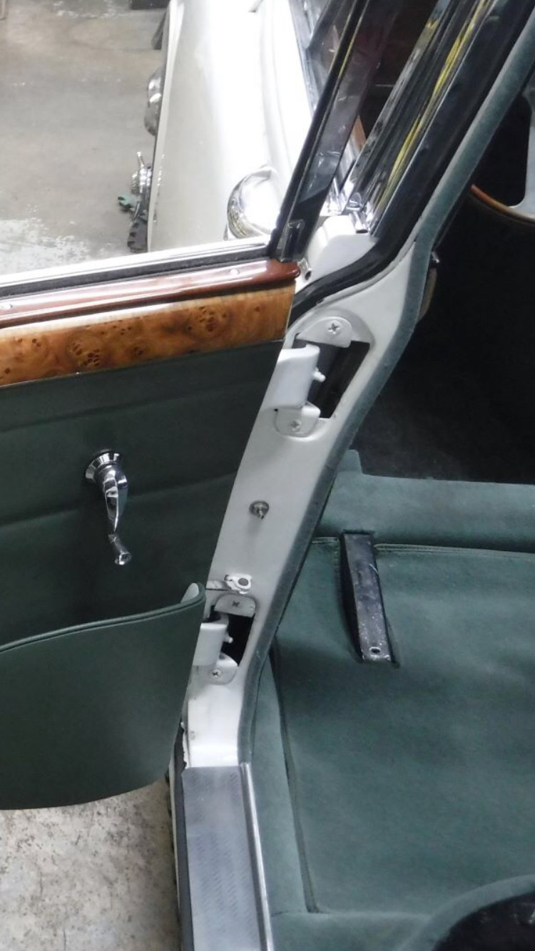 Jaguar-MK2-1963-Sedan-2