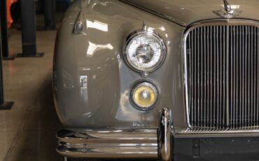 Jaguar-Mark-VII-1954-4-Door-Sedan-13