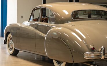 Jaguar-Mark-VII-1954-4-Door-Sedan-21