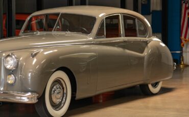 Jaguar-Mark-VII-1954-4-Door-Sedan-8