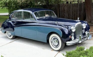 Jaguar Saloon  1960 blue