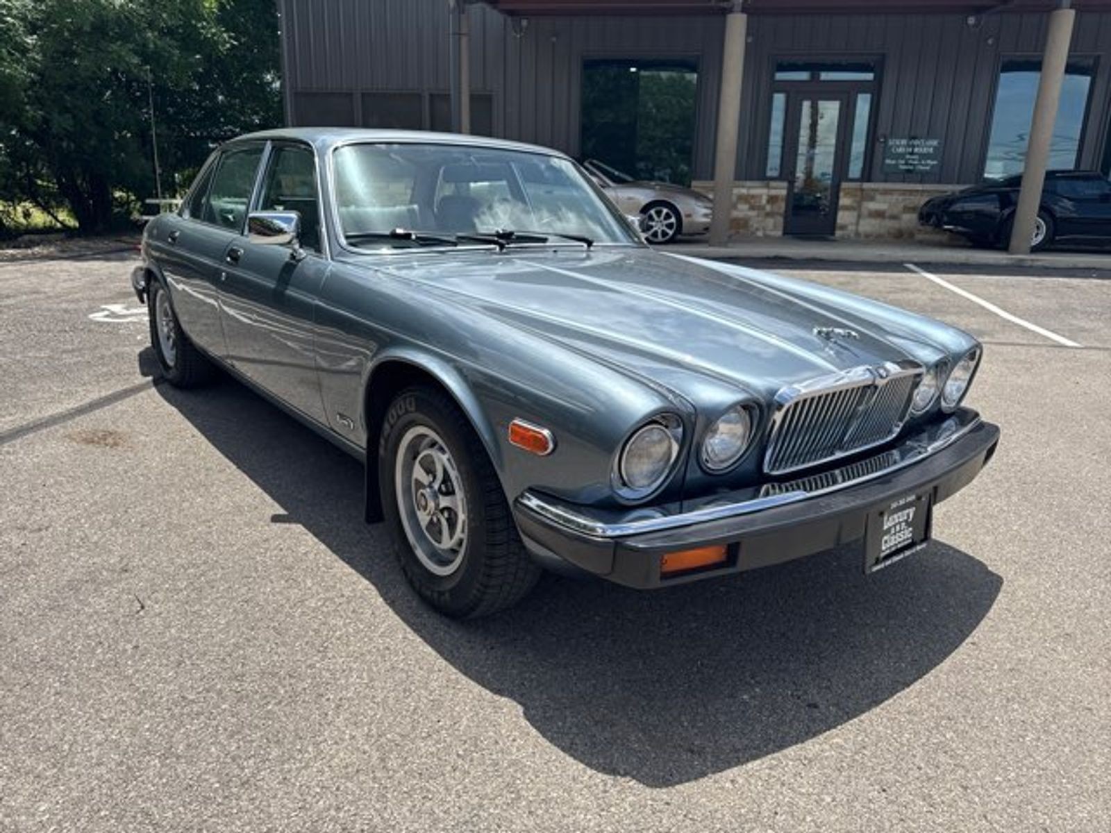 Jaguar-XJ-1986-Sedan-1