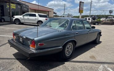 Jaguar-XJ-1986-Sedan-2