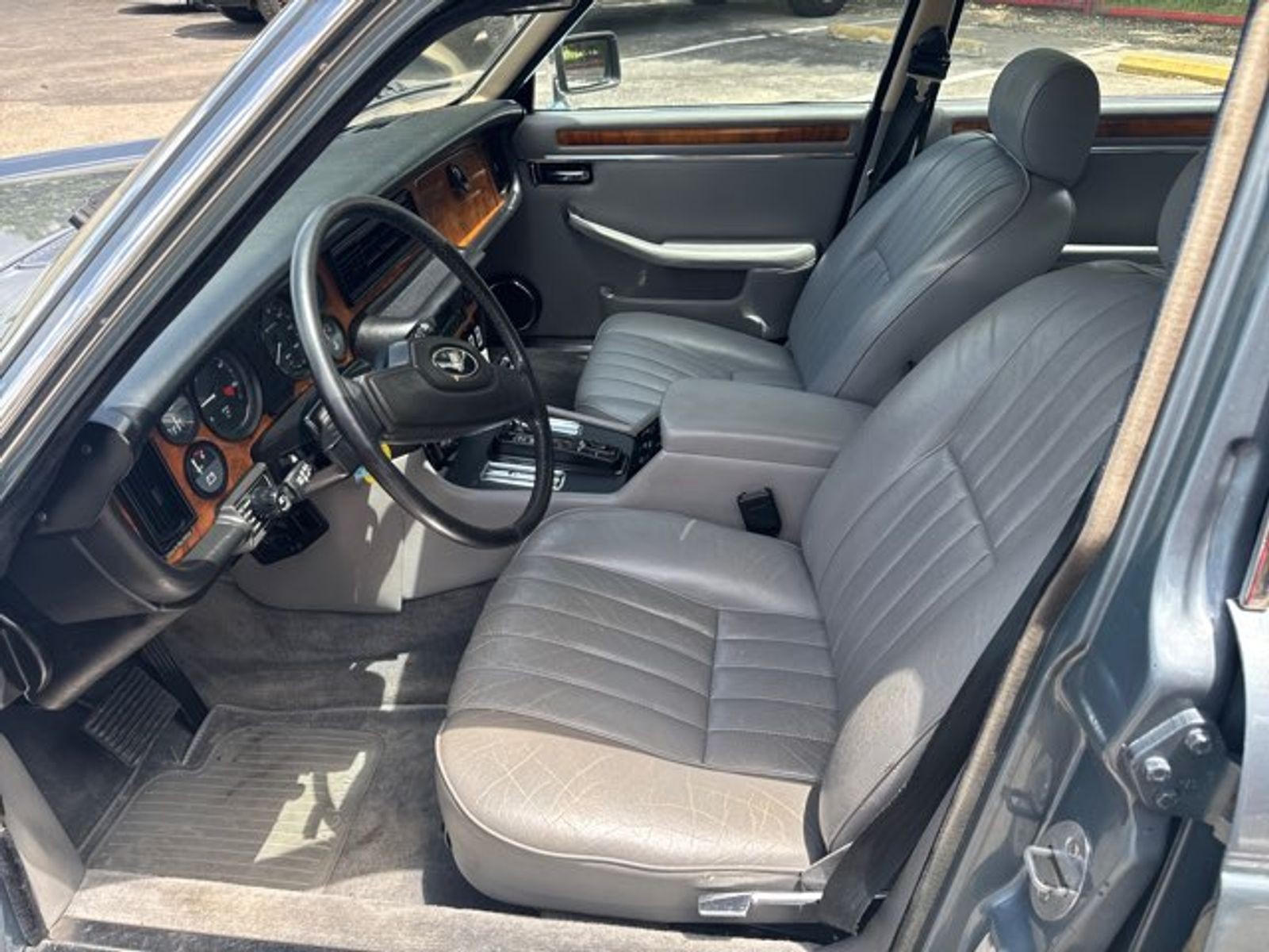 Jaguar-XJ-1986-Sedan-5