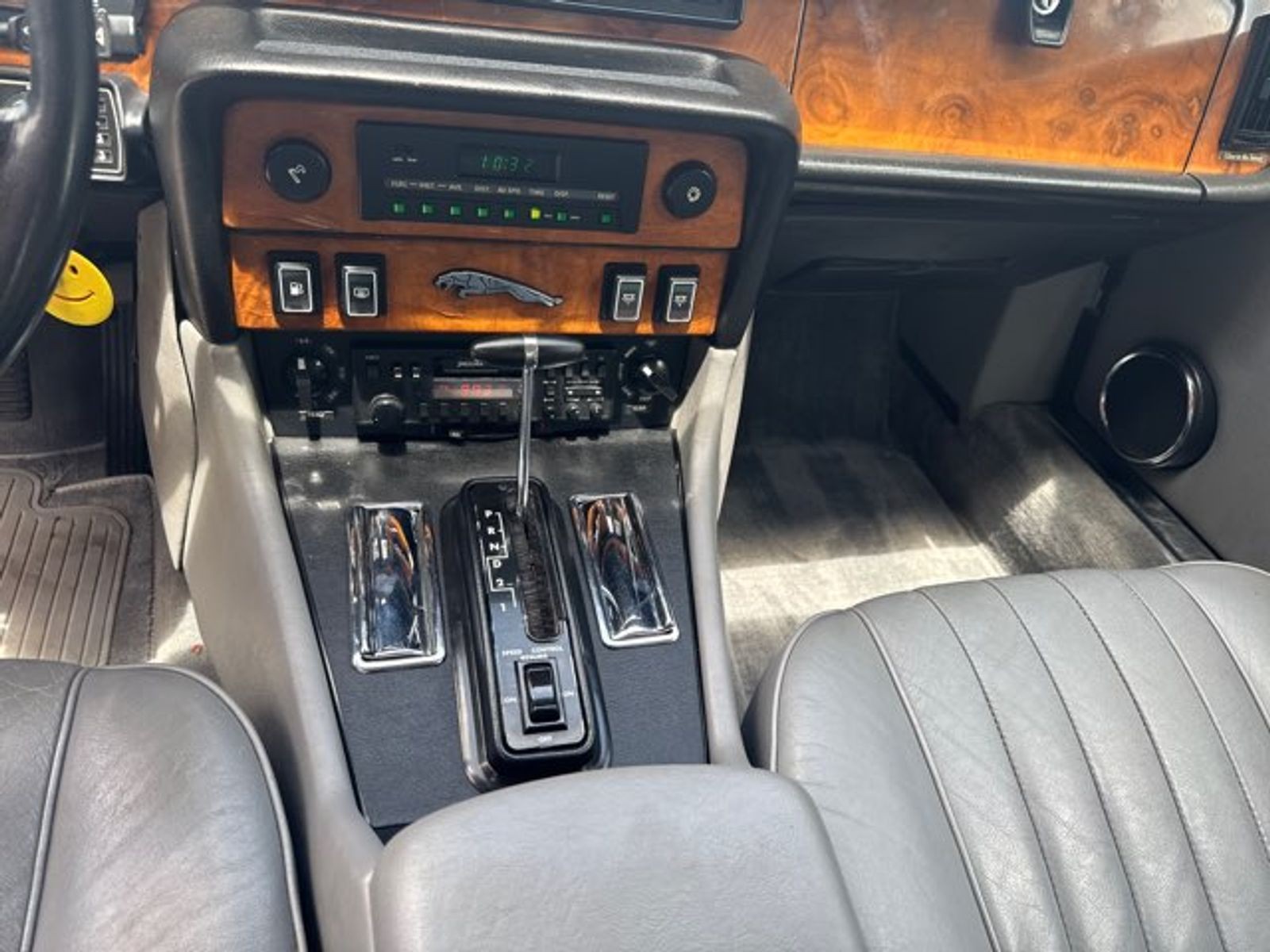 Jaguar-XJ-1986-Sedan-8