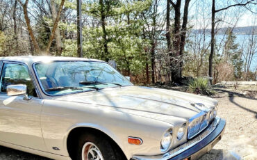 Jaguar-XJ6-1986-Sedan-1