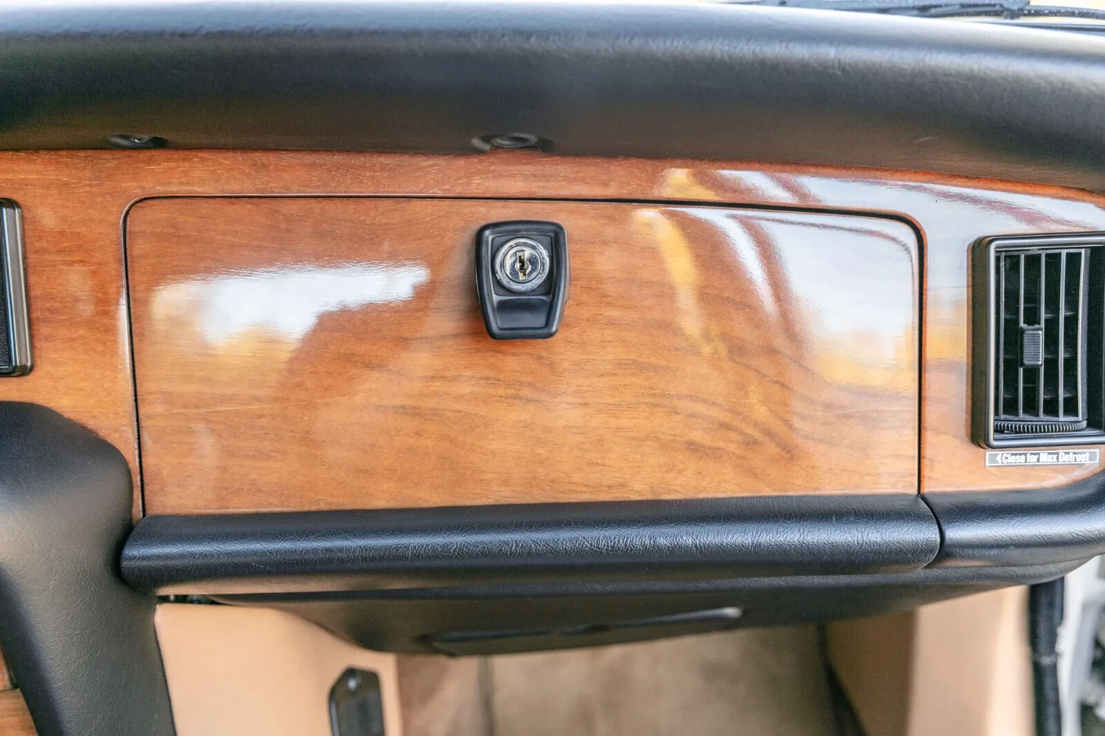 Jaguar-XJ6-1986-Sedan-10