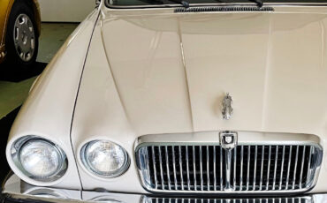 Jaguar-XJ6-1986-Sedan-2