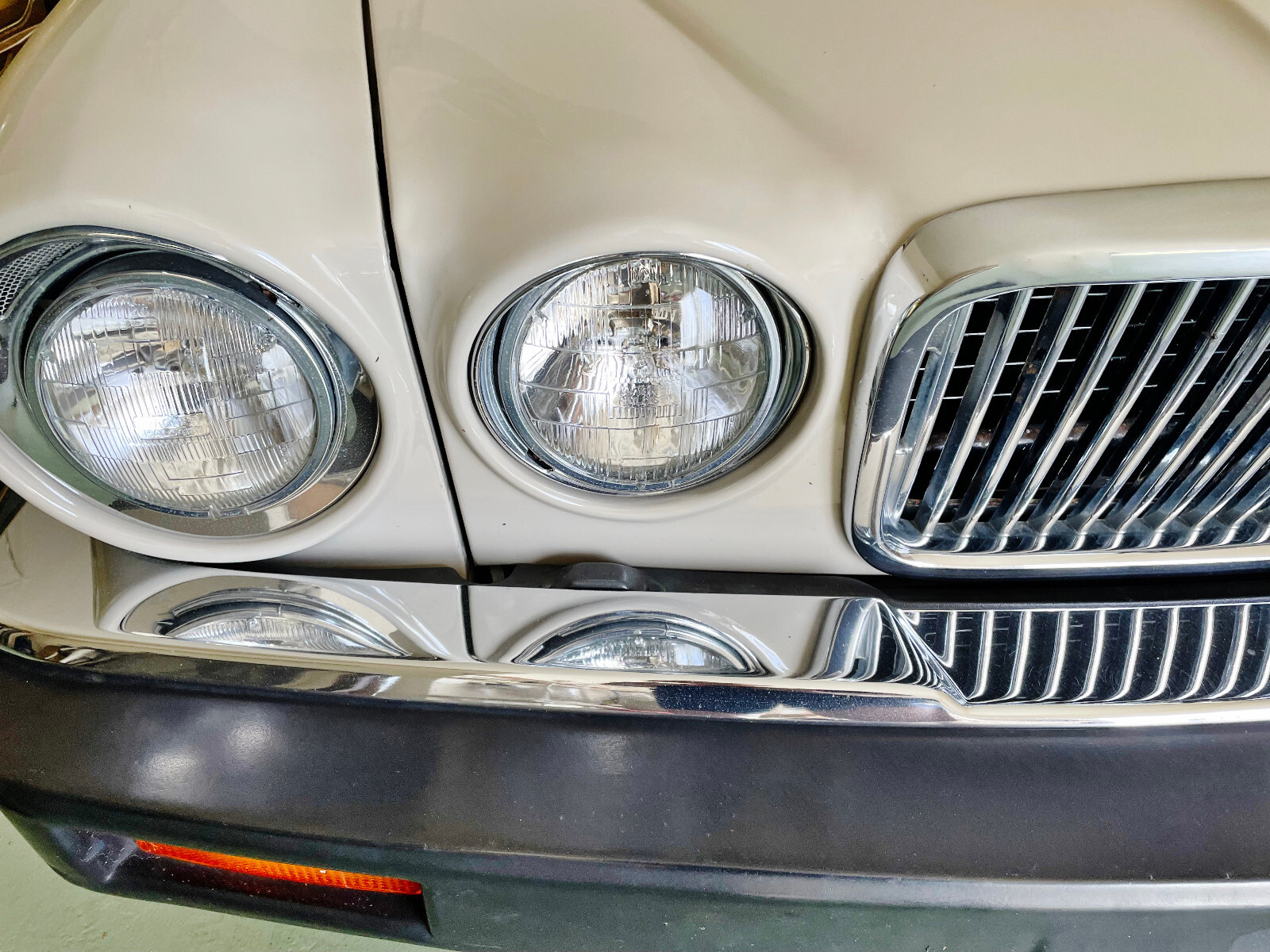 Jaguar-XJ6-1986-Sedan-24