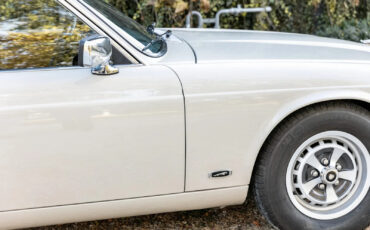 Jaguar-XJ6-1986-Sedan-26