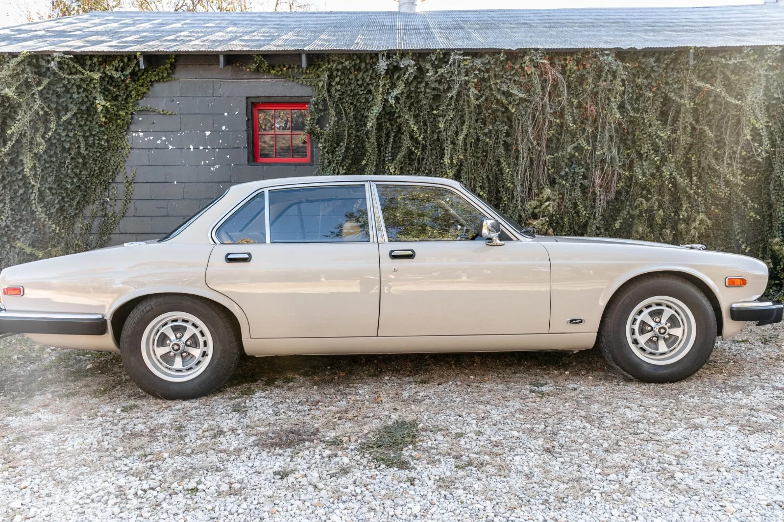 Jaguar-XJ6-1986-Sedan-29