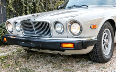 Jaguar-XJ6-1986-Sedan-3