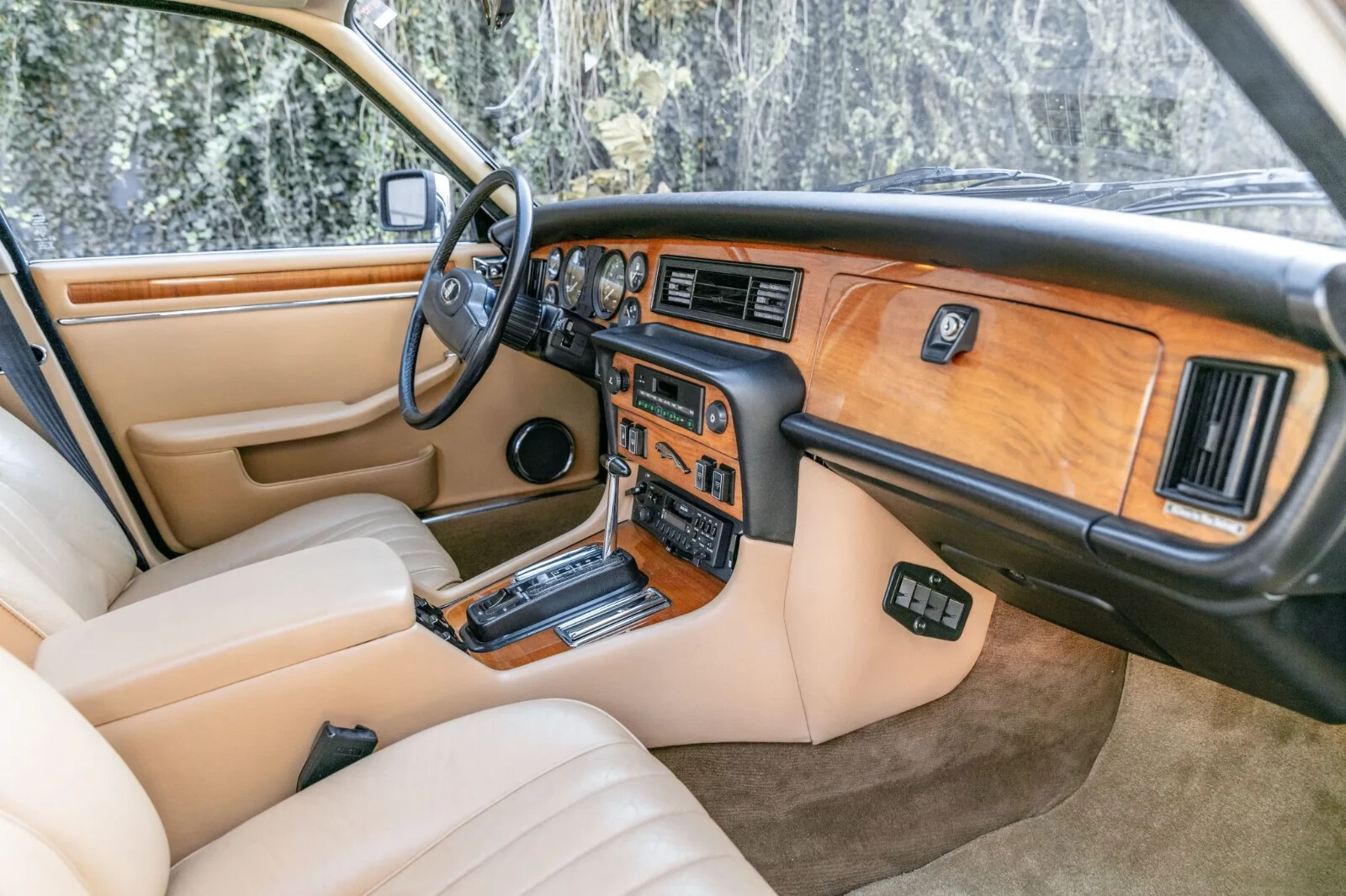 Jaguar-XJ6-1986-Sedan-7