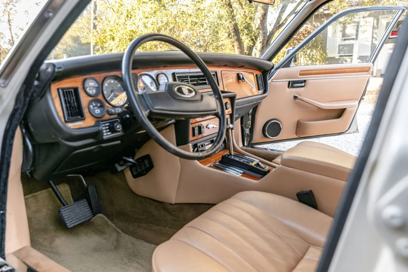 Jaguar-XJ6-1986-Sedan-9