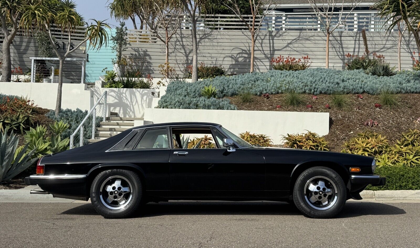 Jaguar-XJS-1982-Coupe-3