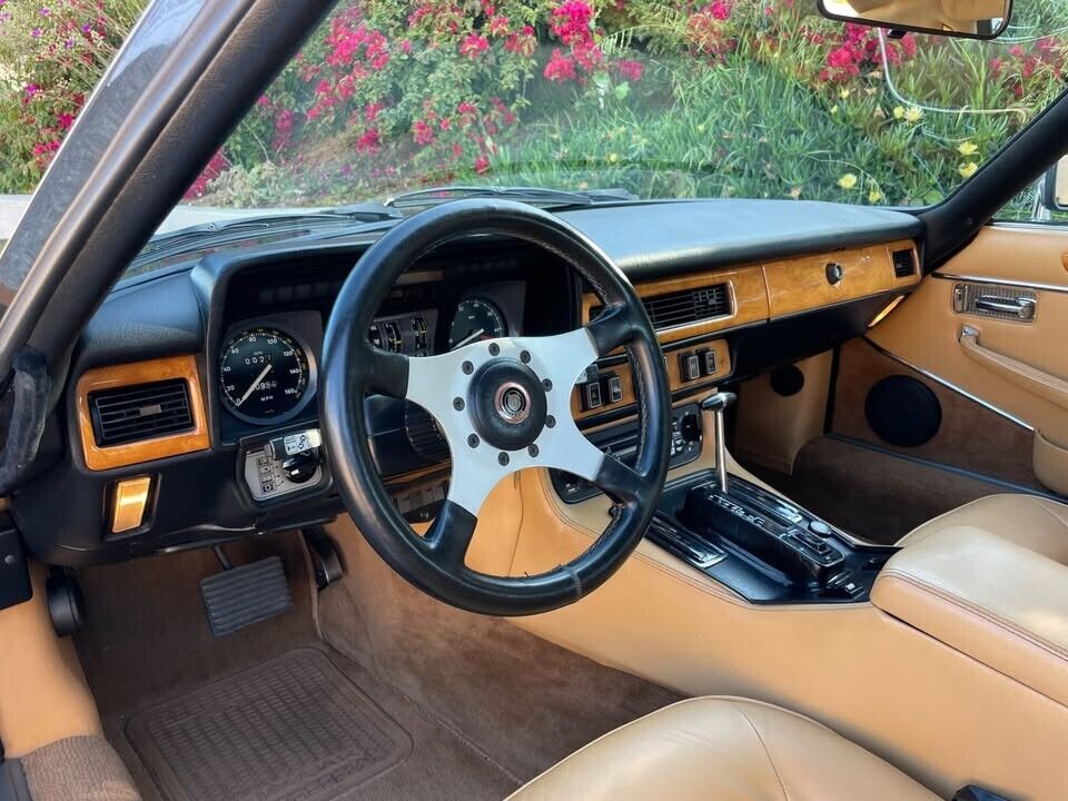 Jaguar-XJS-1982-Coupe-8