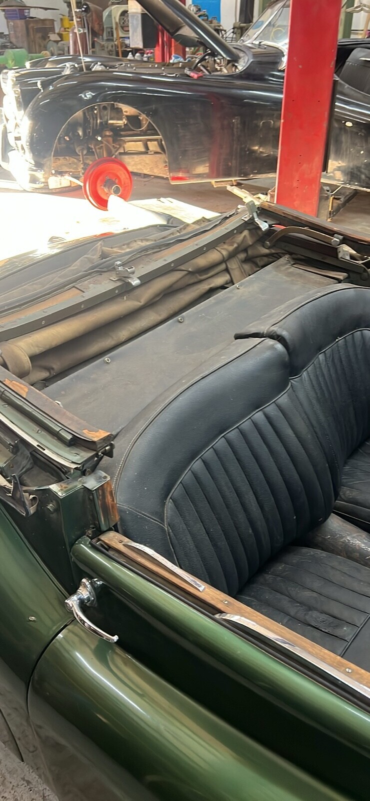 Jaguar-XK-1953-Convertible-18