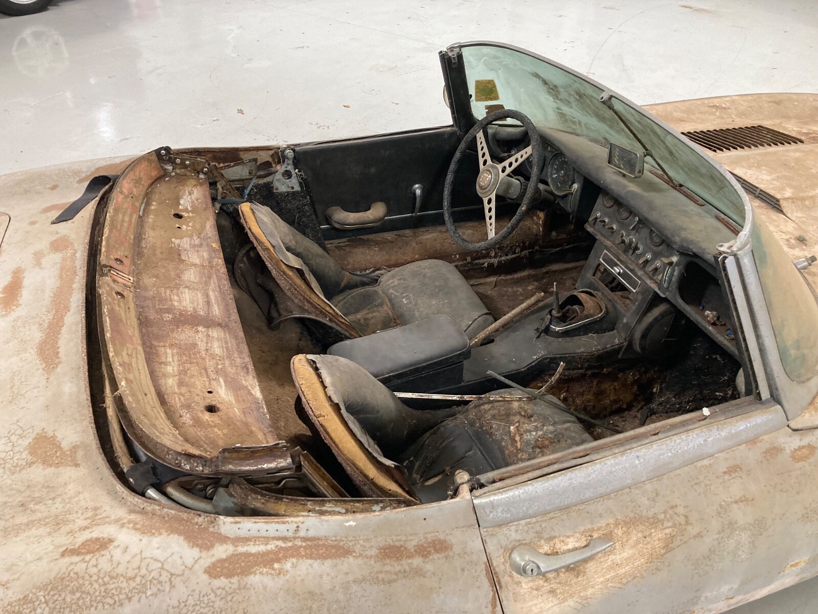 Jaguar-XK-1964-Convertible-16