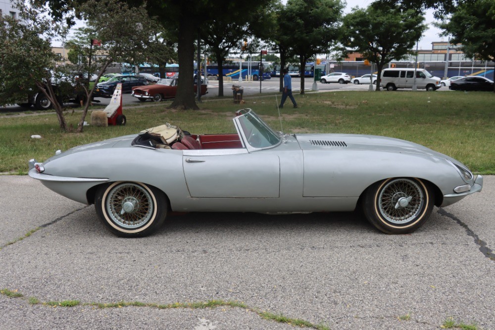 Jaguar-XK-1965-Roadster-2