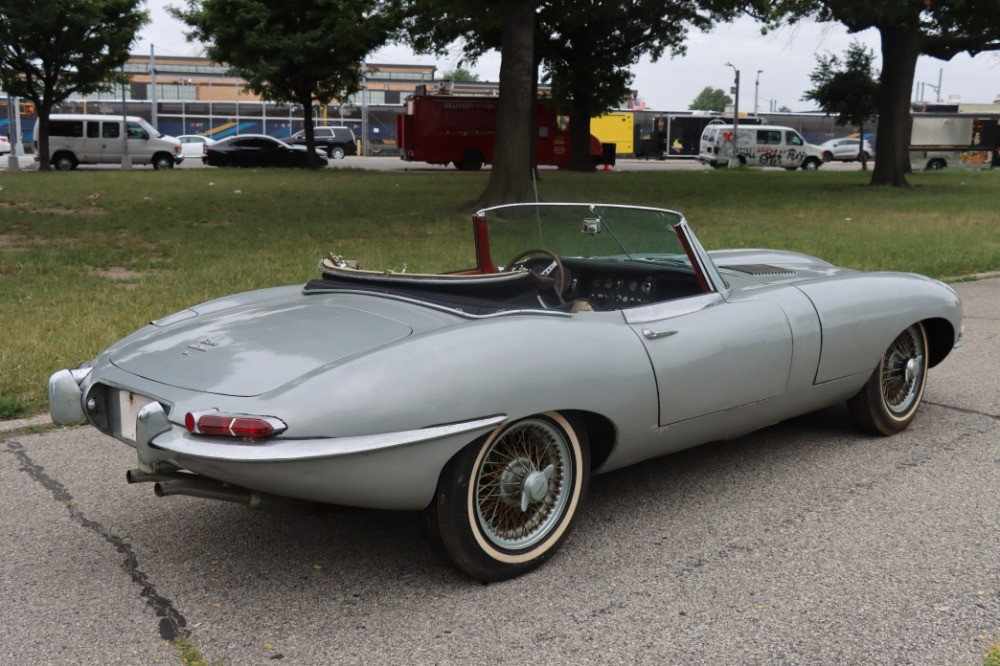 Jaguar-XK-1965-Roadster-4