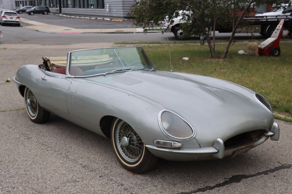 Jaguar-XK-1965-Roadster