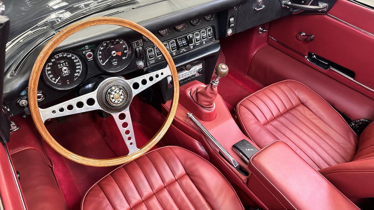 Jaguar-XK-1968-Convertible-1