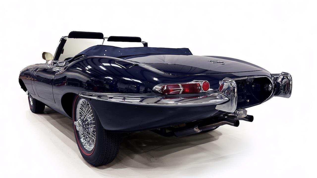 Jaguar-XK-1968-Convertible-15