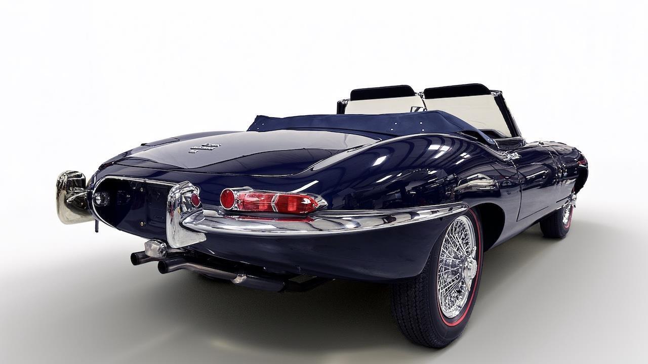Jaguar-XK-1968-Convertible-17