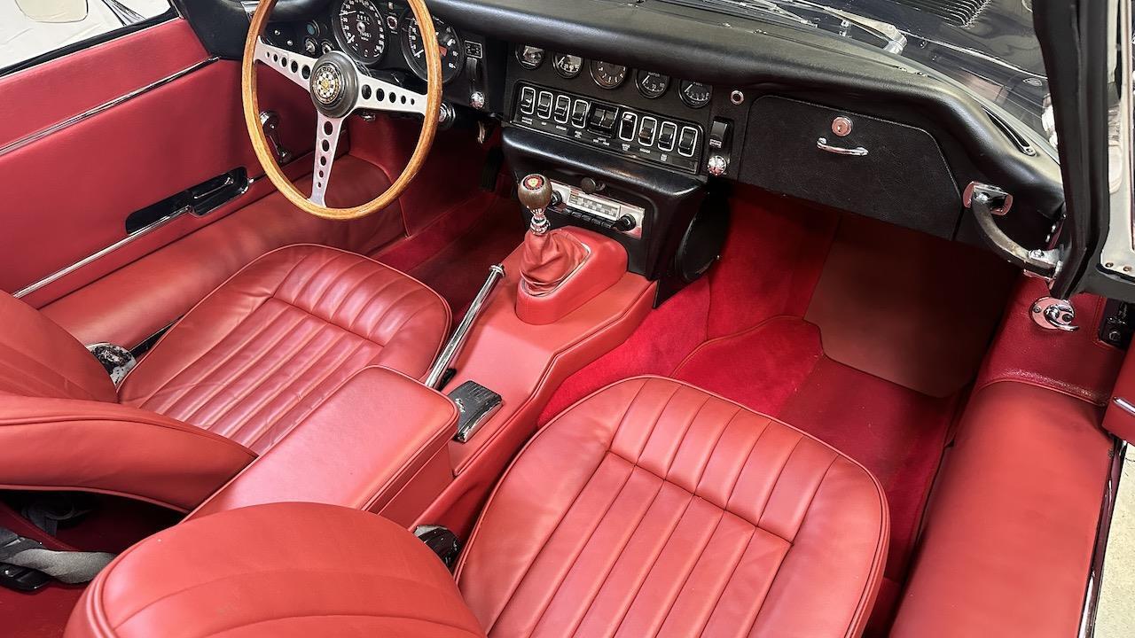 Jaguar-XK-1968-Convertible-2