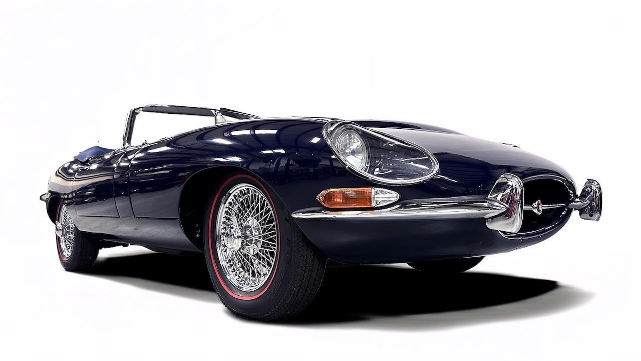 Jaguar-XK-1968-Convertible-23