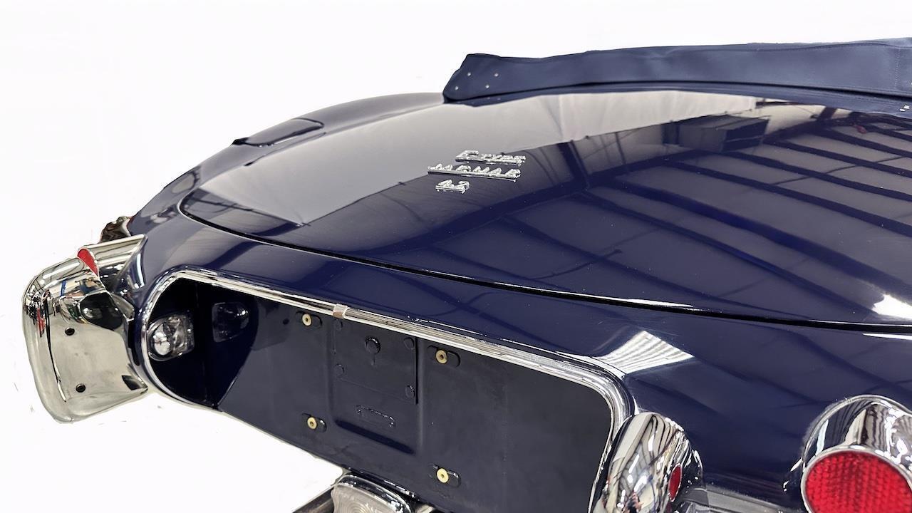 Jaguar-XK-1968-Convertible-25