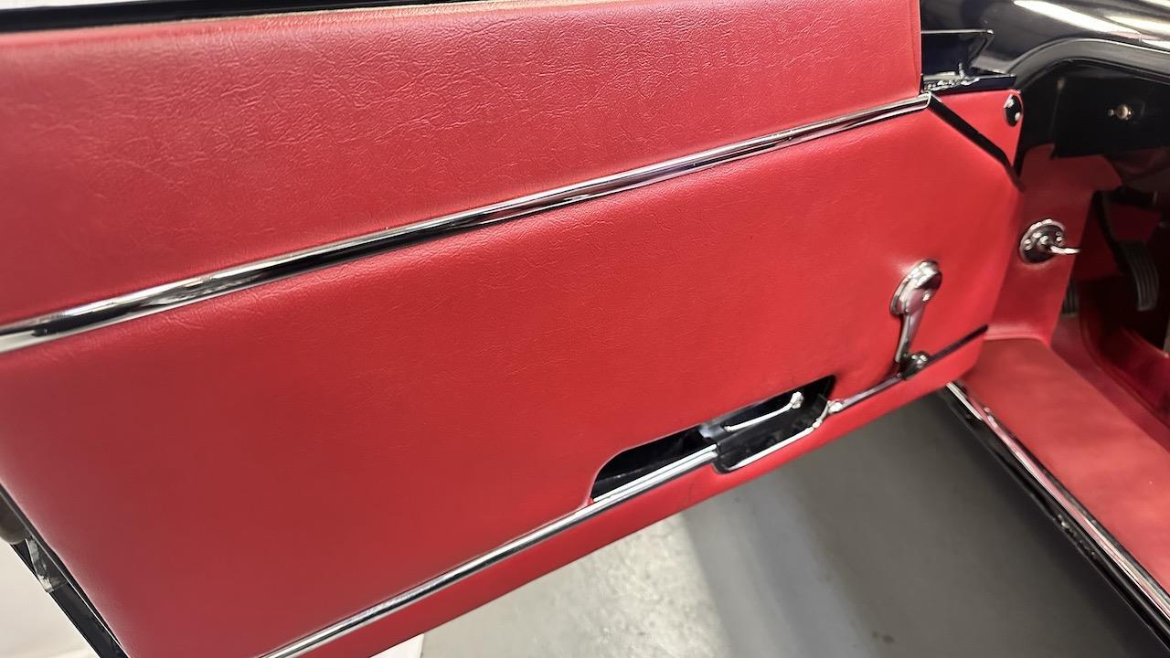 Jaguar-XK-1968-Convertible-29
