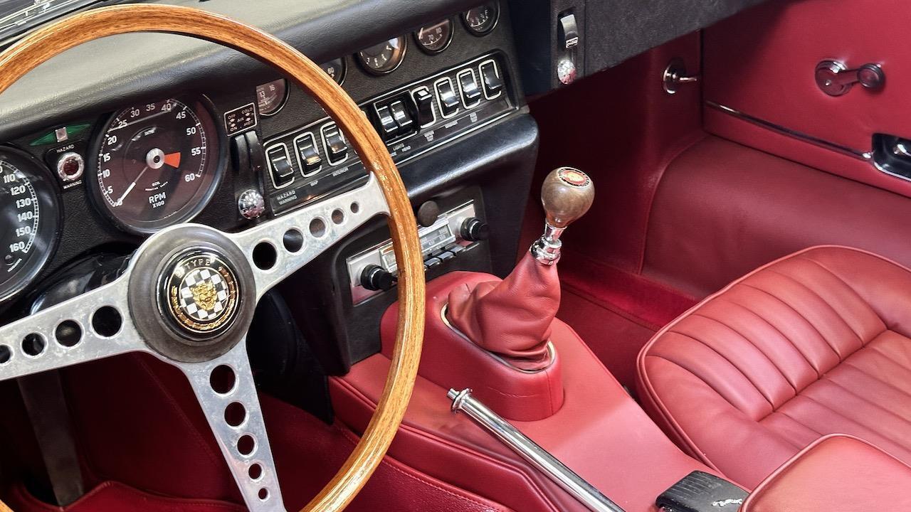 Jaguar-XK-1968-Convertible-32