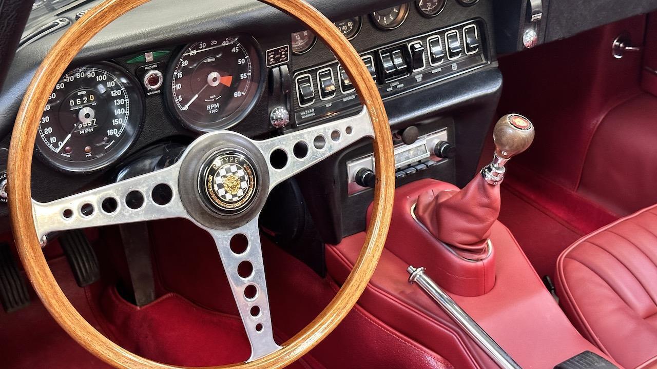 Jaguar-XK-1968-Convertible-34