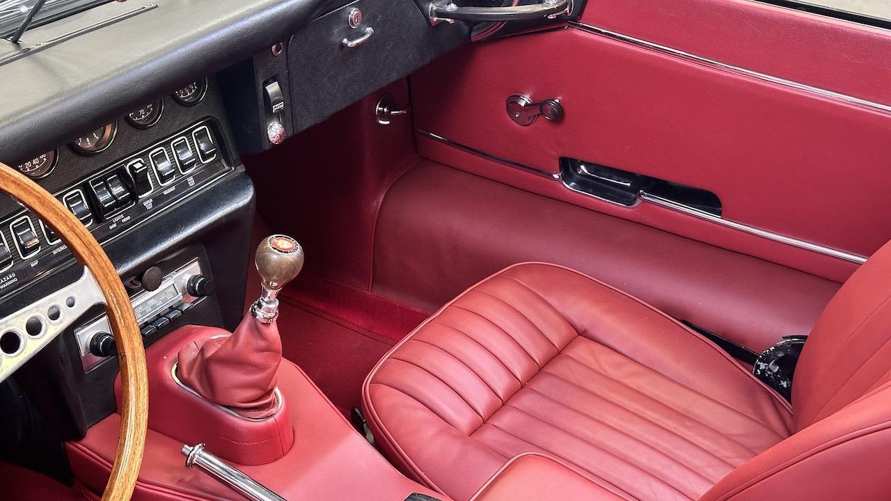 Jaguar-XK-1968-Convertible-35