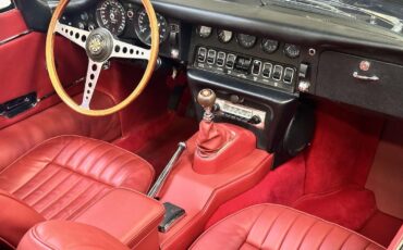 Jaguar-XK-1968-Convertible-37