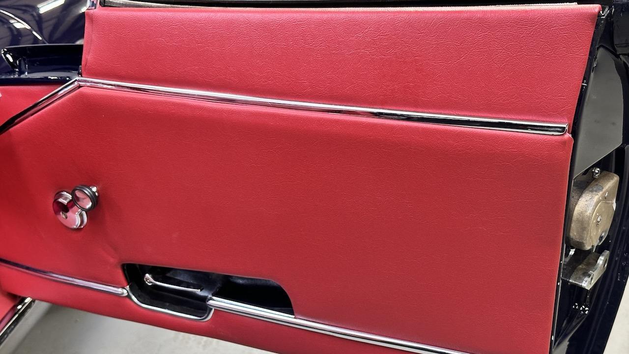 Jaguar-XK-1968-Convertible-38