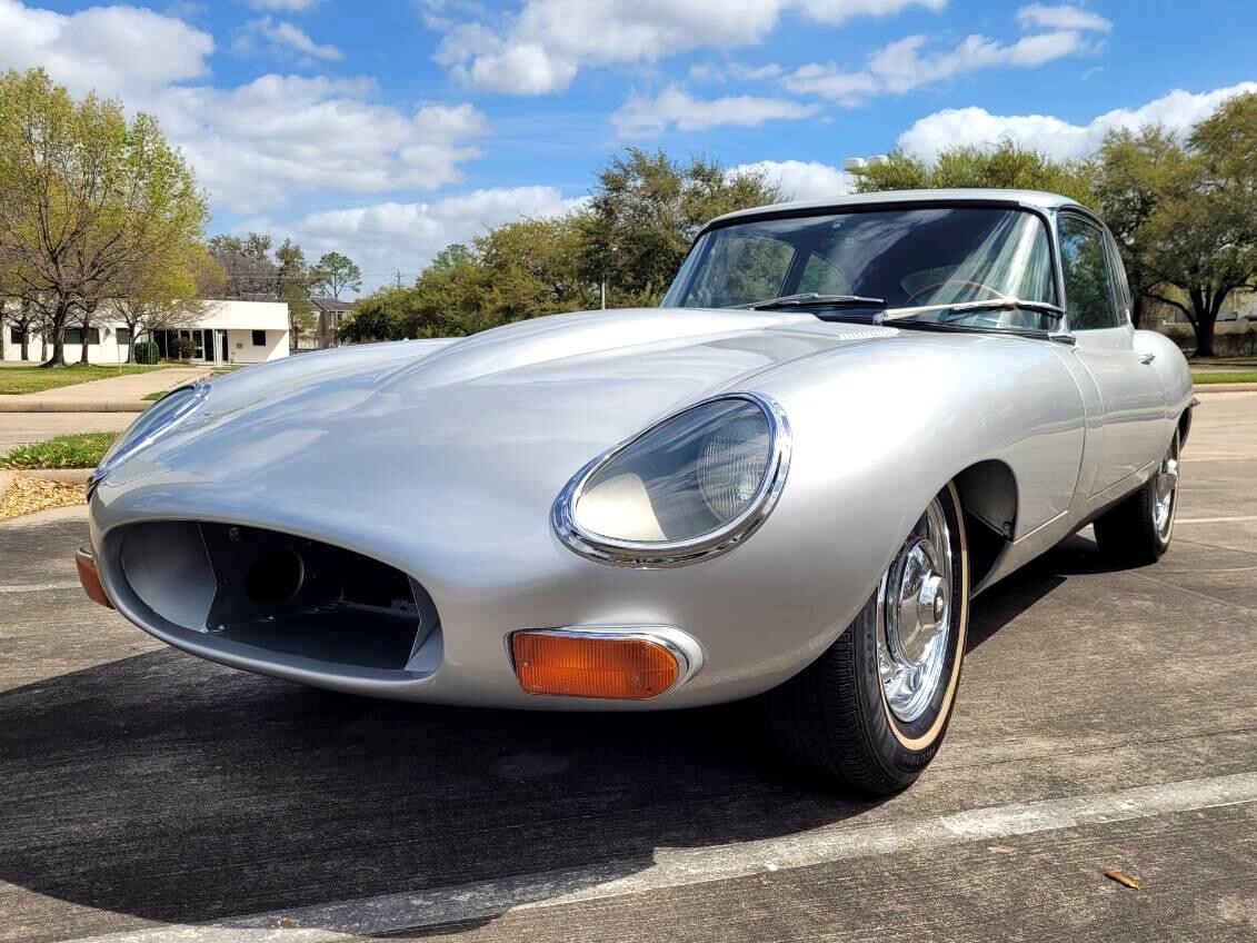 Jaguar-XK-1969-Classic-Car-1