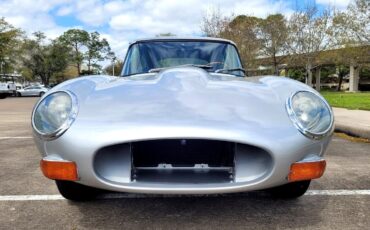 Jaguar-XK-1969-Classic-Car-15