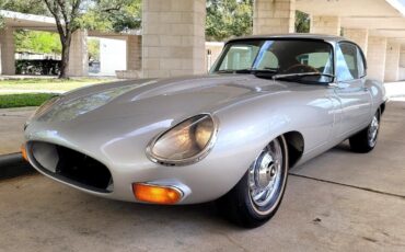 Jaguar-XK-1969-Classic-Car-17
