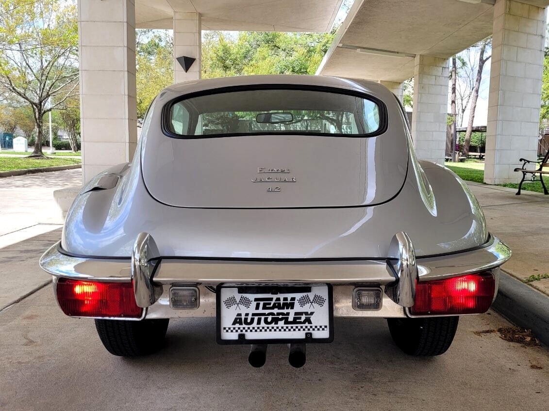 Jaguar-XK-1969-Classic-Car-18