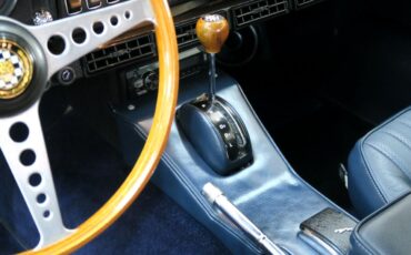 Jaguar-XK-1969-Classic-Car-25