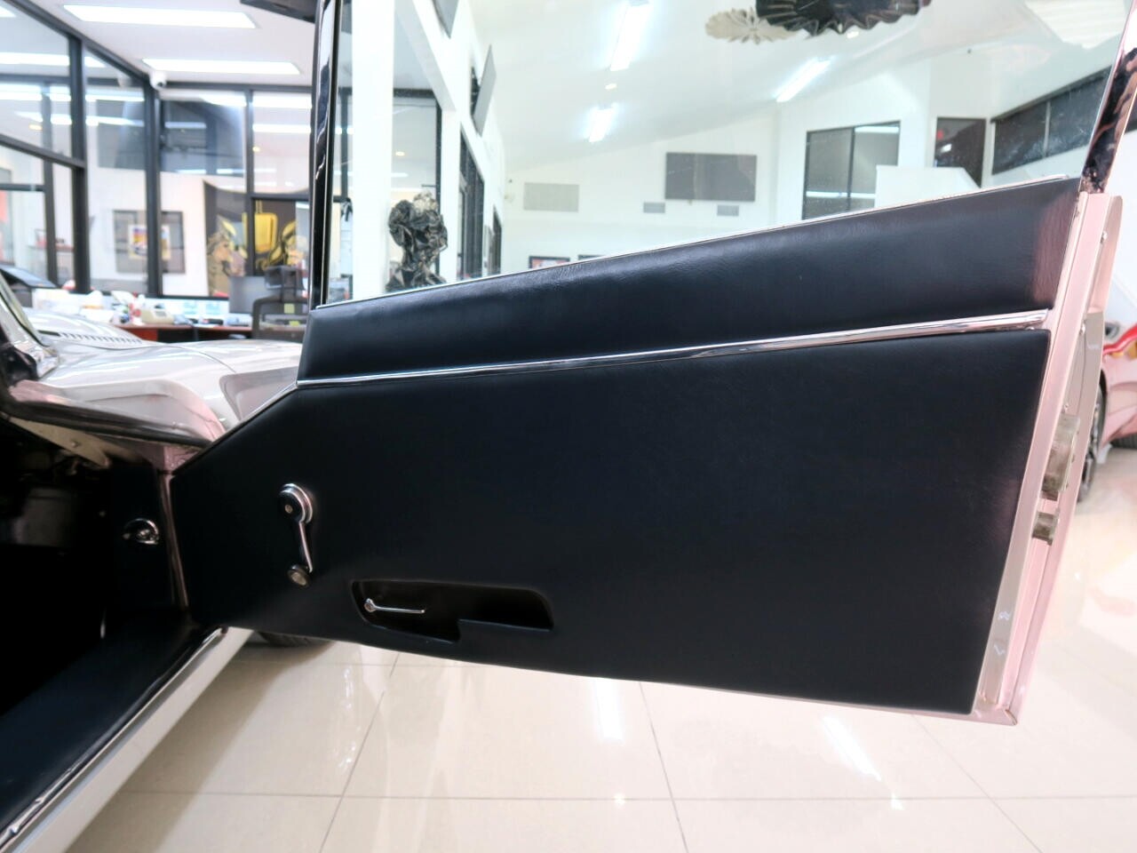 Jaguar-XK-1969-Classic-Car-27